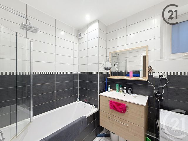 Appartement F3 à louer - 3 pièces - 65.62 m2 - NANCY - 54 - LORRAINE - Century 21 Les Portes D'Or